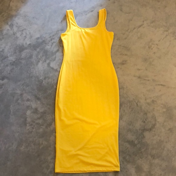Dresses & Skirts - NWOT Yellow Body Con Midi Dress